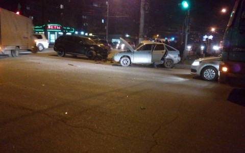 В Кирове за час произошли две серьезные аварии