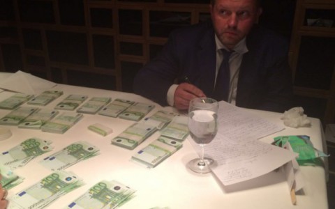 Шансонье сочинил блатную песню про арест Никиты Белых