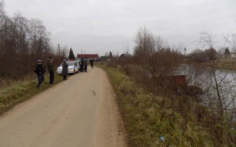 В Кировской области трактор упал в пруд, погиб водитель
