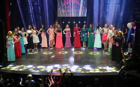 Полуфинал "Мисс старшеклассница 2016": бои с мечом и модный показ