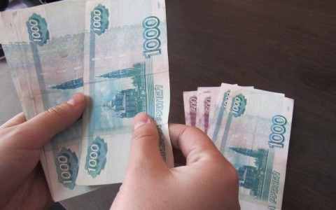 Школьные поборы и продажа алкоголя ночью: на что жалуются кировчане?