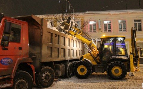 В этом году на уборку кировских улиц выйдет меньше машин, чем в прошлом