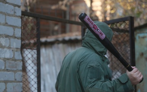 Кировчан избили и связали электрическим кабелем из-за пятимиллионного долга