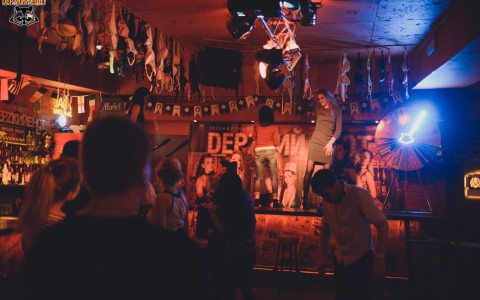 Не пропустите! Бурлаковская дискотека в Dерzком Еноте