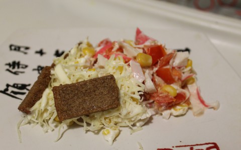 Рецепт выходного дня: салат с крабовыми палочками "Коррида"