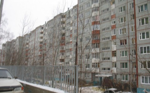 Кировчанин разбился насмерть, выпав из окна дома на Комсомольской