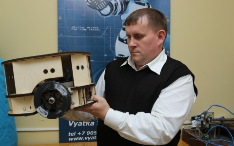 Кировский робототехник: «Мы разработали робота-уборщика и барабанщика»