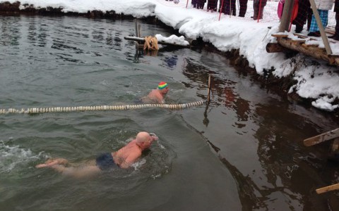 Кировские моржи открыли сезон заплывов