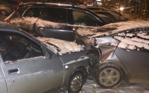 По вине уснувшего водителя на Преображенской столкнулись пять машин