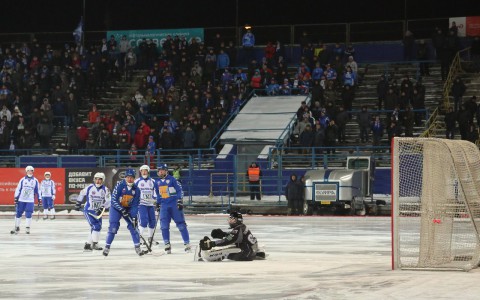 Первую в этом сезоне игру хоккеисты «Родины» сыграли вничью