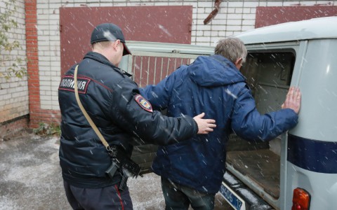 Кировчанин в Москве избил полицейского стелькой