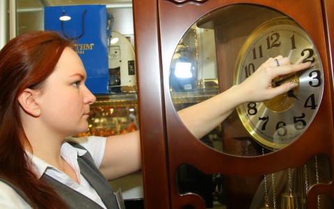 Кировские медики высказались о переводе часов