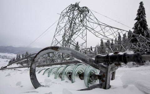 Несколько районов Кировской области оставили без электричества из-за ледяного дождя