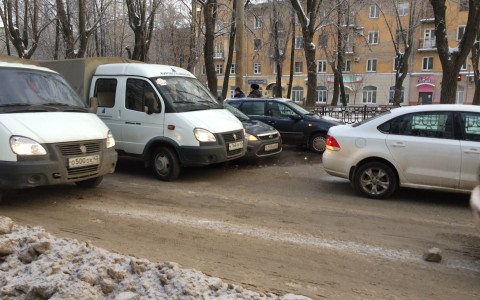 У Танка на Октябрьском проспекте столкнулись пять машин