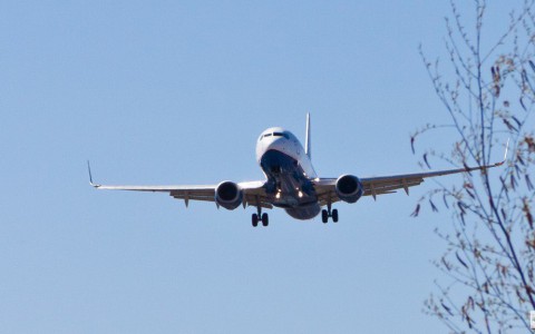 В Москве из-за технических неполадок экстренно садится самолет, летевший в Киров