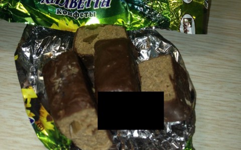 В Кирове продают конфеты с опарышами