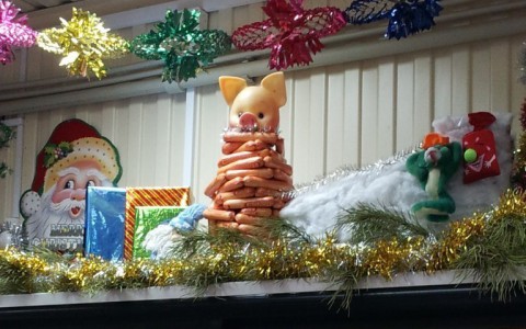 Автобус на стиле и Хрюша в сосисках: фото из Кирова, которые рассмешили Интернет