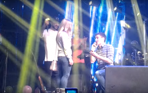 Во время концерта L'ONE кировчанин на сцене сделал предложение девушке