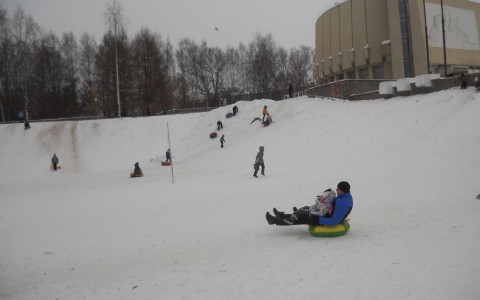 Храбрый прохожий спас ребенка в пруду у цирка в Кирове