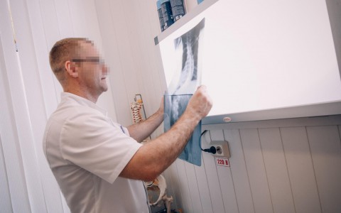 В Кирове врачи возмутились огромной доплатой к зарплате врачу-рентгенологу