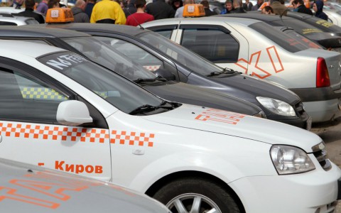 На что жаловались кировчане на неделе: злые таксисты и вырубка деревьев