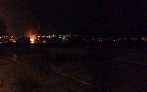 Крупный пожар напугал жителей Дороничей