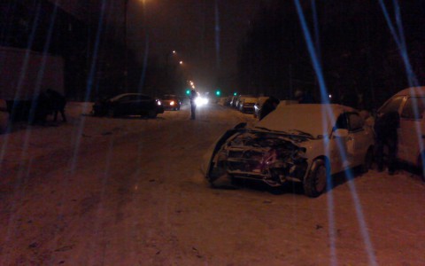 На улице Некрасова столкнулись шесть машин: есть пострадавшие