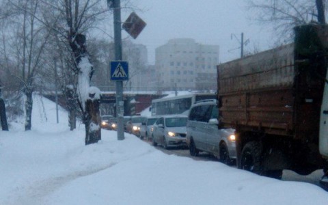Из-за ДТП на Мельничной образовалась огромная пробка
