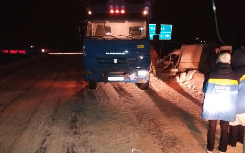 В Кировской области погиб водитель, врезавшись в КамАЗ