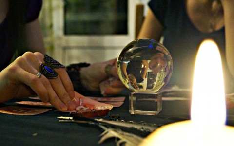 Кировчанка отдала аферистам полмиллиона ради снятия "венца безбрачия"