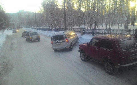 В Кирове у парка Победы произошла массовая авария