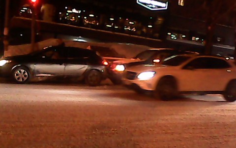 В Кирове иномарка столкнулась с учебным автомобилем