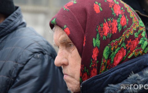 В Кирове ищут родственников бабушки, потерявшей память