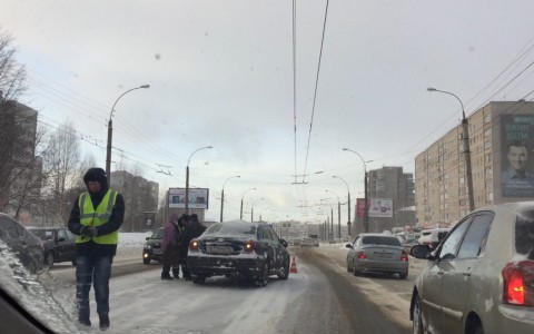Видео: на Московской иномарка сбила дворника