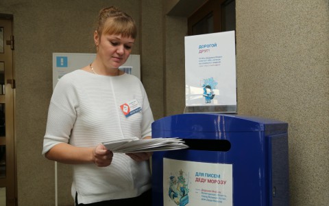 Работник почты: «В резиденцию Деда Мороза отправляем 1000 писем от кировчан»