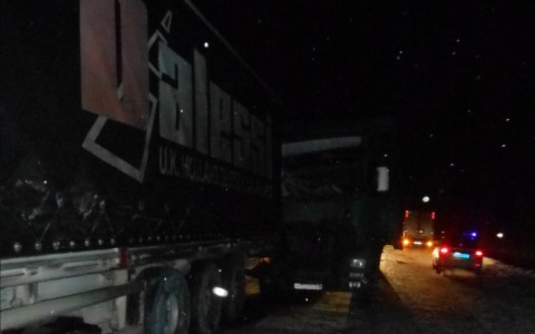 В Кировской области сотрудник ДПС погиб под колесами фуры