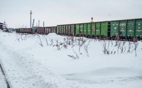 В Кировской области ребенок едва не попал под колеса поезда