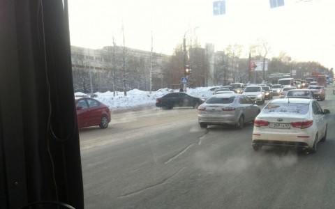 Авария на Московской: водители более 30 минут стоят в пробке