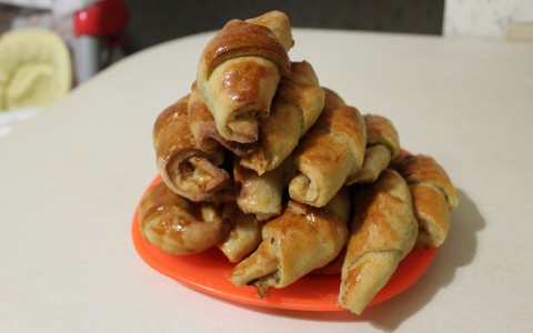 Печем дома: рогалики из картофельного теста с ветчиной и сыром