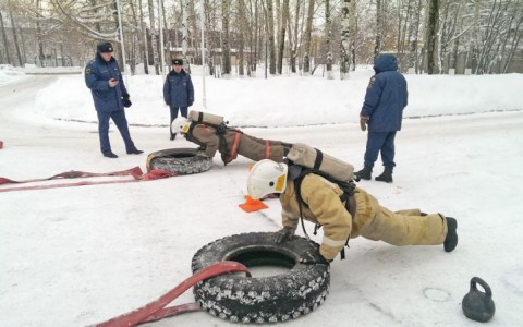 Кировские спасатели провели соревнования по кроссфиту