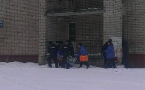 В Кирово-Чепецке молодой мужчина выпал из окна 5 этажа