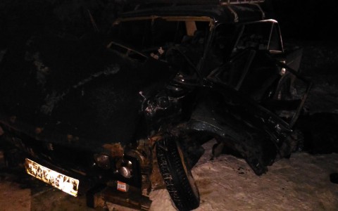 В Кировской области на трассе столкнулись два авто: погиб мужчина