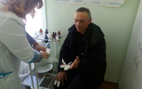 В Кирове инспекторы спасли дальнобойщика, ночевавшего в кабине в 30-градусный мороз