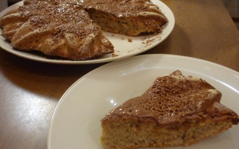 Вкусная выпечка к чаю: банановый пирог с шоколадом