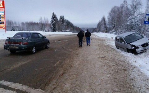 В Кировской области столкнулись ВАЗ и Kia: пострадала 5-летняя девочка