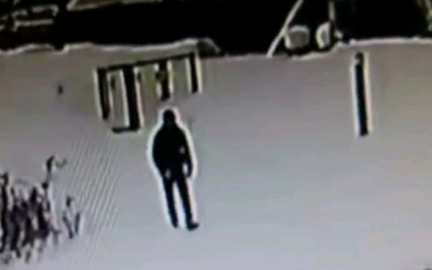 Видео: полиция ищет мошенника, который с угрозами выманивает деньги у кировчан