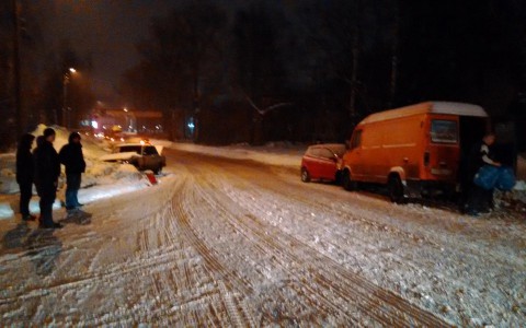 В Кирове женщина-водитель спровоцировала двойное ДТП