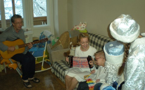 В Кирове 20 детей с ограниченными возможностями получили подарки на Новый год