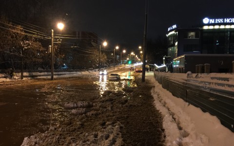 В Кирове затопило перекресток Ленина и Профсоюзной