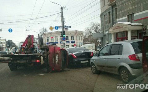 Итоги года: чем закончились истории про «Ладу» и Jaguar, запененную иномарку и 9-летнего парикмахера